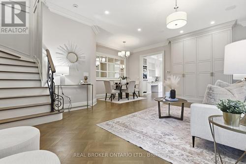 5290 Roadside Way, Mississauga, ON - Indoor Photo Showing Living Room