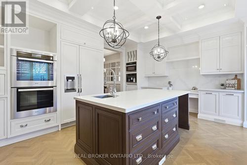 5290 Roadside Way, Mississauga, ON - Indoor Photo Showing Kitchen With Upgraded Kitchen