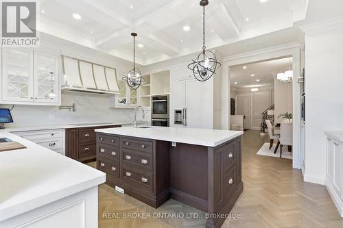 5290 Roadside Way, Mississauga, ON - Indoor Photo Showing Kitchen With Upgraded Kitchen