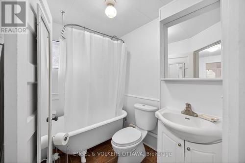 86 Bruyere Street, Ottawa, ON - Indoor Photo Showing Bathroom