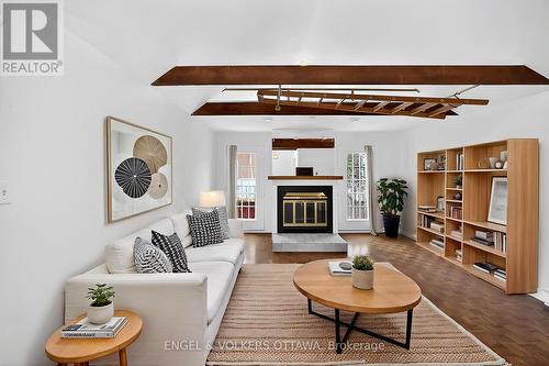 vurtually staged - 86 Bruyere Street, Ottawa, ON - Indoor Photo Showing Living Room