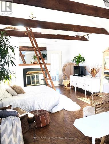 86 Bruyere Street, Ottawa, ON - Indoor Photo Showing Bedroom