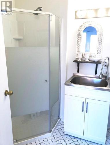 86 Bruyere Street, Ottawa, ON - Indoor Photo Showing Bathroom