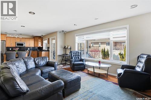 7270 Maple Way, Regina, SK - Indoor Photo Showing Living Room
