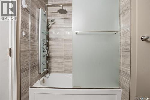 7270 Maple Way, Regina, SK - Indoor Photo Showing Bathroom