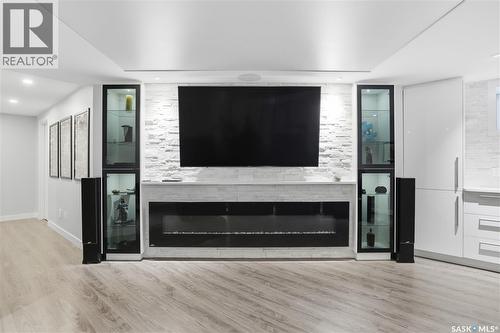 7270 Maple Way, Regina, SK - Indoor Photo Showing Living Room With Fireplace