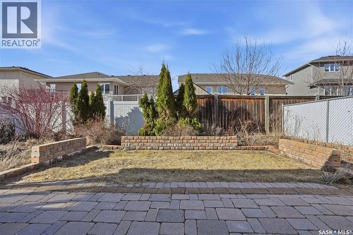 7270 Maple Way, Regina, SK - Outdoor