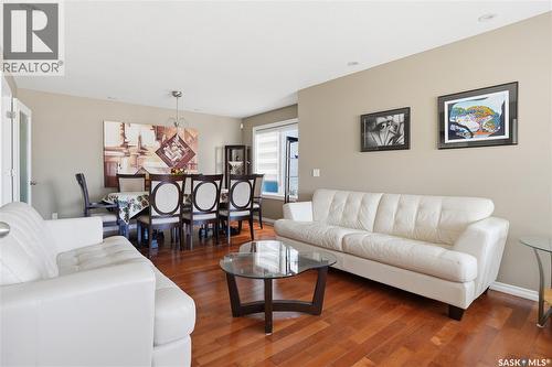 7270 Maple Way, Regina, SK - Indoor Photo Showing Living Room