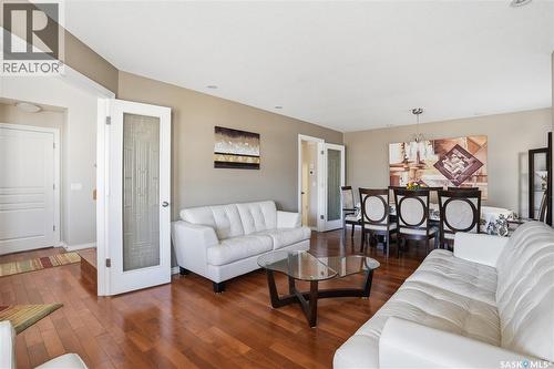 7270 Maple Way, Regina, SK - Indoor Photo Showing Living Room