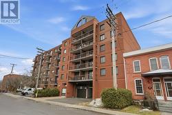 402 - 222 GUIGUES AVENUE Ottawa, ON K1N 5J2