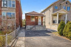 538 MCROBERTS AVENUE Toronto, ON M6E 4R6