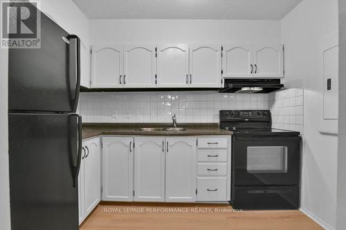 205 - 158 A Mcarthur Avenue, Ottawa, ON - Indoor Photo Showing Kitchen