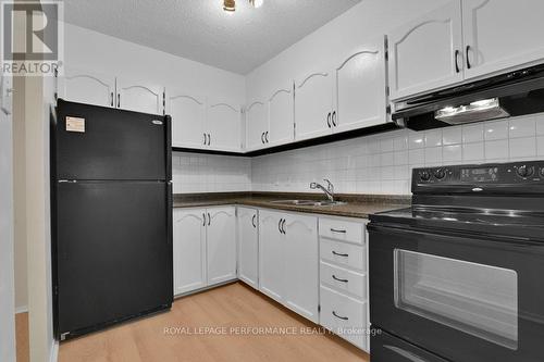 205 - 158 A Mcarthur Avenue, Ottawa, ON - Indoor Photo Showing Kitchen