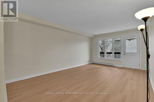 205 - 158 A Mcarthur Avenue, Ottawa, ON - Indoor