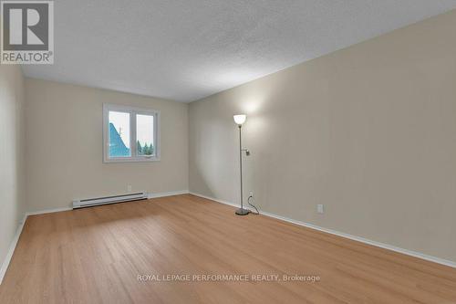 205 - 158 A Mcarthur Avenue, Ottawa, ON - Indoor Photo Showing Other Room