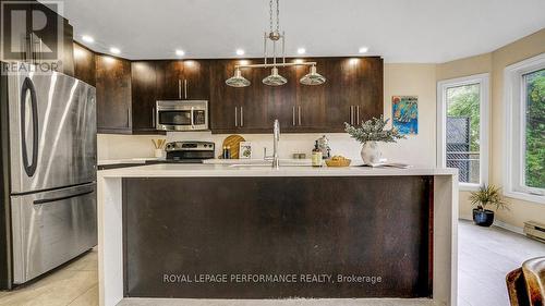 2D - 4 Columbus Avenue, Ottawa, ON - Indoor Photo Showing Kitchen