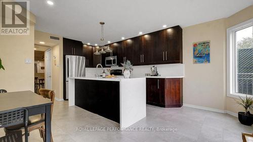 2D - 4 Columbus Avenue, Ottawa, ON - Indoor Photo Showing Kitchen