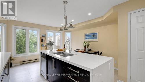2D - 4 Columbus Avenue, Ottawa, ON - Indoor Photo Showing Kitchen With Double Sink