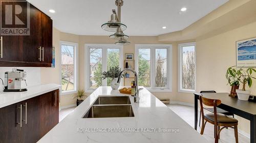 2D - 4 Columbus Avenue, Ottawa, ON - Indoor Photo Showing Kitchen