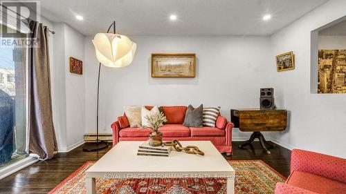 2D - 4 Columbus Avenue, Ottawa, ON - Indoor Photo Showing Living Room
