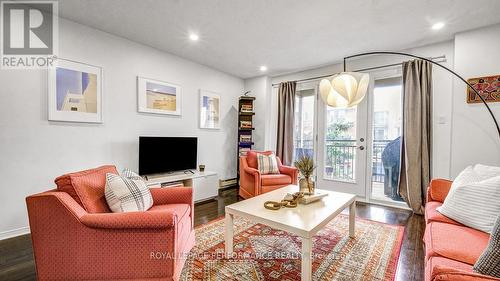 2D - 4 Columbus Avenue, Ottawa, ON - Indoor Photo Showing Living Room