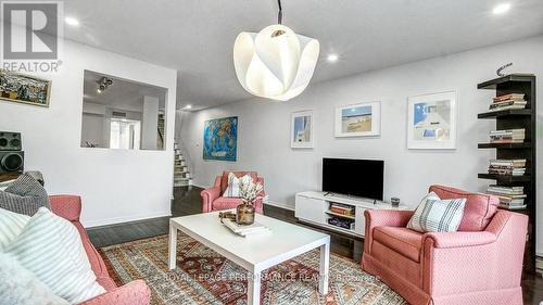 2D - 4 Columbus Avenue, Ottawa, ON - Indoor Photo Showing Living Room