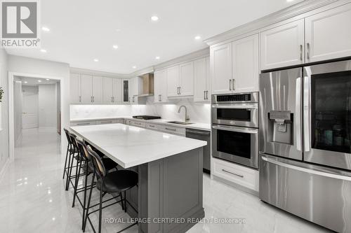 643 Garden Walk, Mississauga, ON - Indoor Photo Showing Kitchen With Stainless Steel Kitchen With Upgraded Kitchen