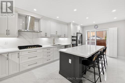 643 Garden Walk, Mississauga, ON - Indoor Photo Showing Kitchen With Upgraded Kitchen