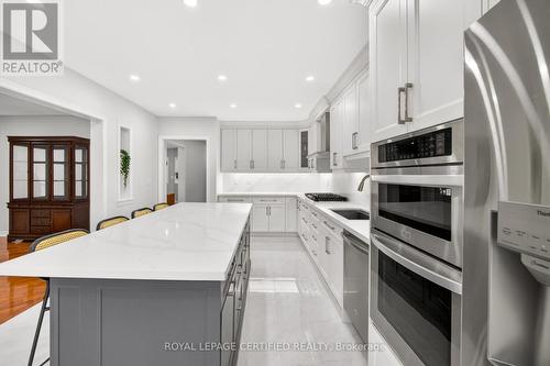 643 Garden Walk, Mississauga, ON - Indoor Photo Showing Kitchen With Stainless Steel Kitchen With Upgraded Kitchen