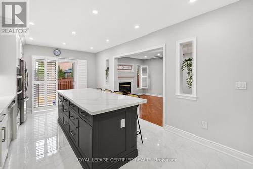 643 Garden Walk, Mississauga, ON - Indoor Photo Showing Kitchen
