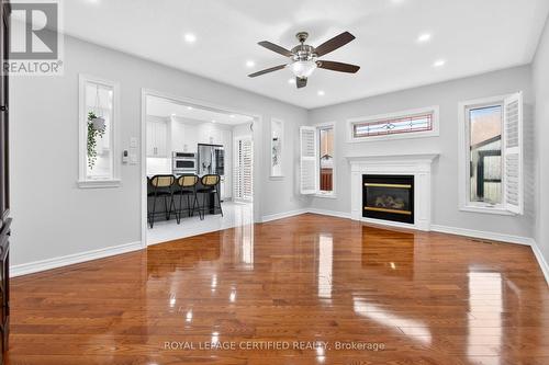 643 Garden Walk, Mississauga, ON - Indoor Photo Showing Living Room With Fireplace