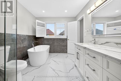 643 Garden Walk, Mississauga, ON - Indoor Photo Showing Bathroom