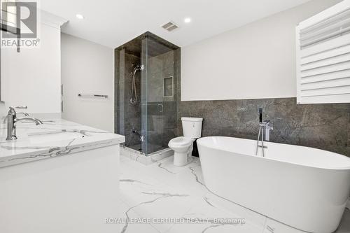 643 Garden Walk, Mississauga, ON - Indoor Photo Showing Bathroom