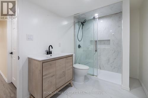 643 Garden Walk, Mississauga, ON - Indoor Photo Showing Bathroom