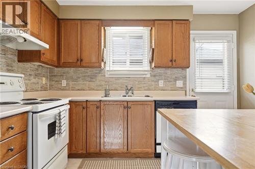 37 Thistlemoor Drive, Caledonia, ON - Indoor Photo Showing Kitchen With Double Sink