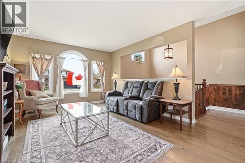 37 Thistlemoor Drive, Caledonia, ON - Indoor Photo Showing Living Room