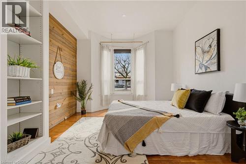 163 Victoria Avenue N, Hamilton, ON - Indoor Photo Showing Bedroom
