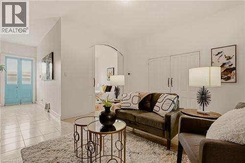 163 Victoria Avenue N, Hamilton, ON - Indoor Photo Showing Living Room