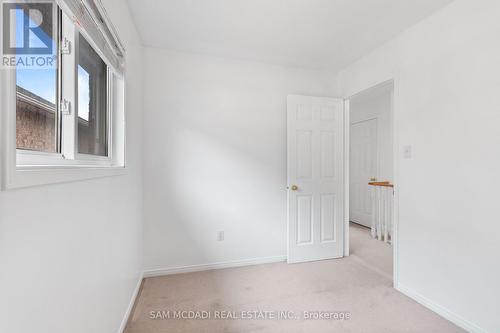 5411 Sweetgrass Gate, Mississauga, ON - Indoor Photo Showing Other Room
