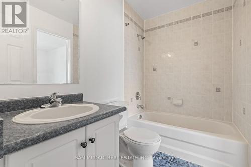 5411 Sweetgrass Gate, Mississauga, ON - Indoor Photo Showing Bathroom