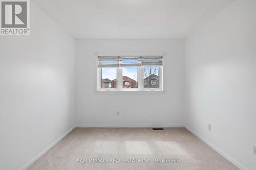 5411 Sweetgrass Gate, Mississauga, ON - Indoor Photo Showing Other Room