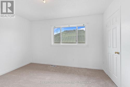 5411 Sweetgrass Gate, Mississauga, ON - Indoor Photo Showing Other Room