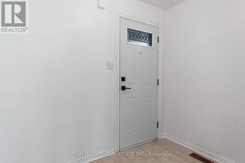 5411 Sweetgrass Gate, Mississauga, ON - Indoor Photo Showing Other Room