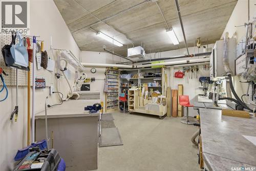 215 934 Heritage View, Saskatoon, SK - Indoor Photo Showing Garage