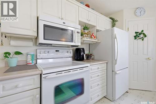 215 934 Heritage View, Saskatoon, SK - Indoor Photo Showing Kitchen