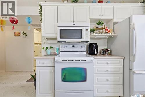 215 934 Heritage View, Saskatoon, SK - Indoor Photo Showing Kitchen
