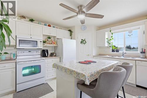 215 934 Heritage View, Saskatoon, SK - Indoor Photo Showing Kitchen
