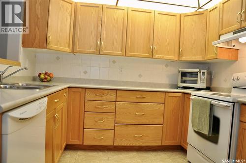 317 325 Keevil Crescent, Saskatoon, SK - Indoor Photo Showing Kitchen