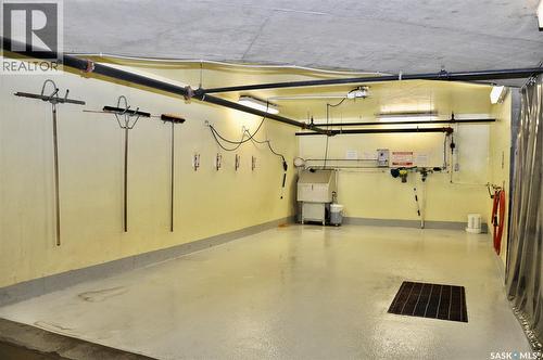 317 325 Keevil Crescent, Saskatoon, SK - Indoor Photo Showing Garage