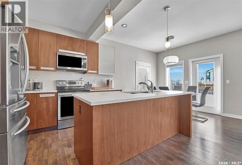 611 Pichler Crescent, Saskatoon, SK - Indoor Photo Showing Kitchen With Stainless Steel Kitchen